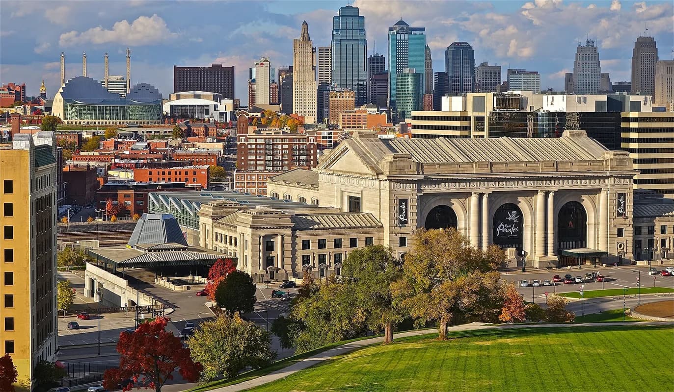 Union Station with downtown skyline in Kansas City, Missouri