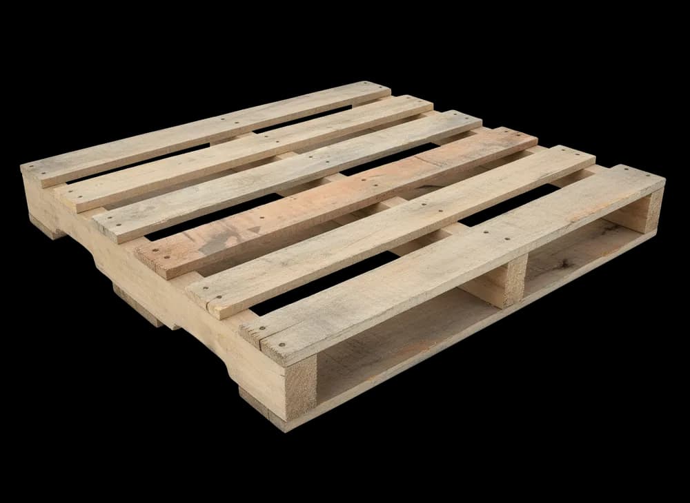 Square 48 x 48 recycled wood pallet in mixed light and reddish boards